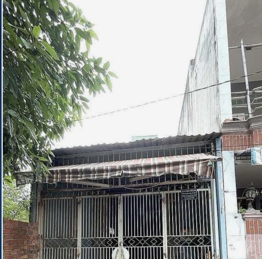 BÁN NHÀ BẰNG GIÁ BÁN ĐẤT ( RẺ HƠN ĐỀN BÙ ) - CHỈ ĐÚNG 3 TỶ - SỞ HỮU NGAY LÔ ĐẤT HIẾM , GIÁ ĐỀN BÙ , DIỆN TÍCH LỚN , HẺM XE TẢI NÉ NHAU !!